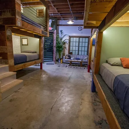 Podshare East Hollywood Hostel